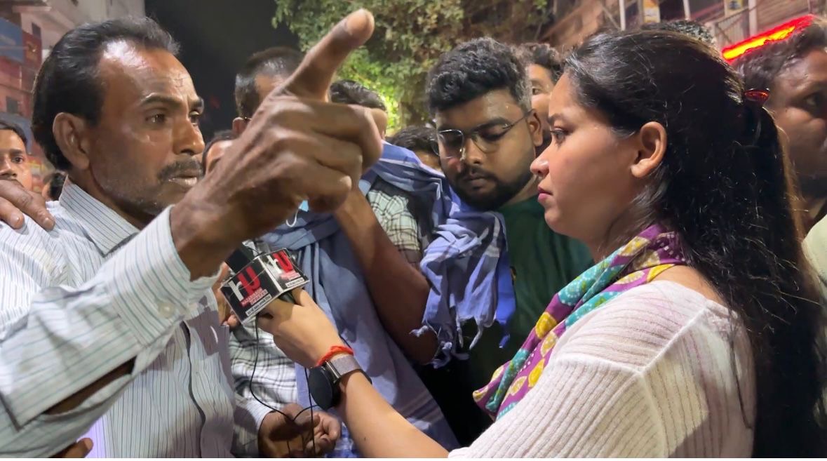 हजारीबाग में खौफनाक वारदात: पौता जंगल से 3 शव बरामद, 5 दिन से लापता बहनों और भाई की हत्या!हजारीबाग के पौता जंगल से 23 अप्रैल से लापता तीन भाई-बहन मृत अवस्था में मिले, 50 हजार रुपये की माँगी गई थी फिरौती, शादी से पहले घर में मातम